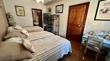 Iron/ironing board, WiFi, bed sheets