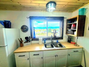 冷蔵庫、電子レンジ、コーヒー / ティーメーカー、電気ポット