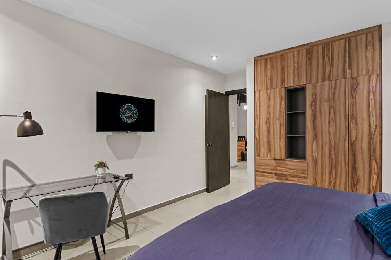 2 sovrum, skrivbord, strykjärn/strykbräda och wi-fi