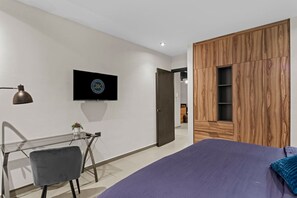 2 soverom, skrivebord, strykejern/-brett og wi-fi