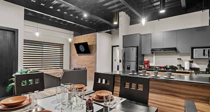 Industrial Loft | King Bed & 2 Office Spaces