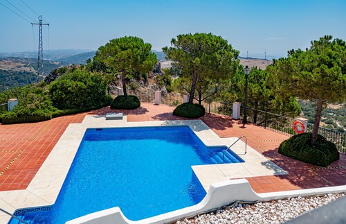 Villa 'Stylish 3 Bed 2 Bathrooms' with Mountain View, Wi-Fi and Air Conditioning