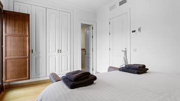 3 slaapkamers, een strijkplank/strijkijzer, wifi, beddengoed
