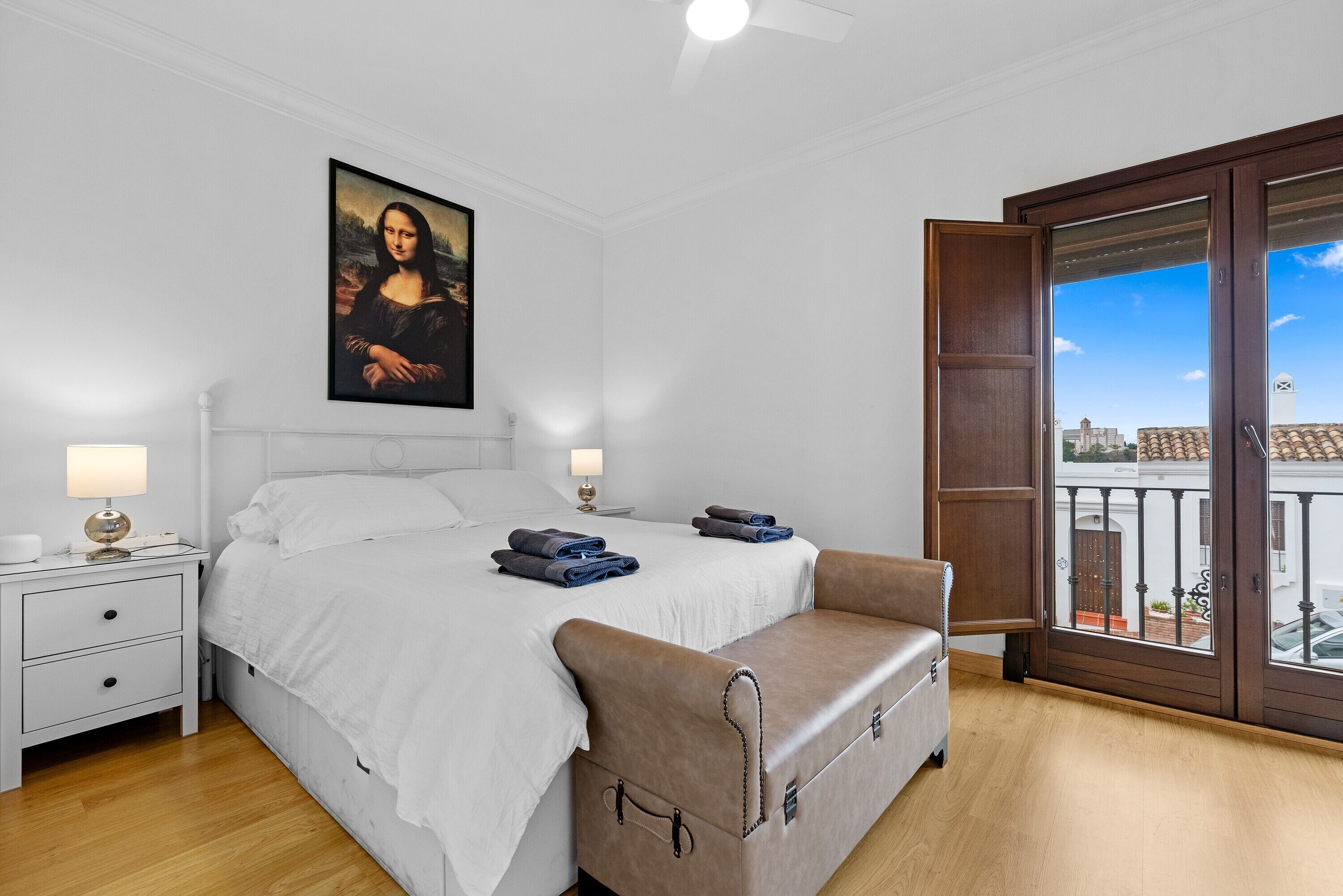 3 chambres, fer et planche à repasser, Wi-Fi, draps fournis