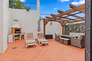 Outdoor dining - Villa 'Stylish 3 Bed 2 Bathrooms' with Mountain View, Wi-Fi and Air Conditioning (Casares)