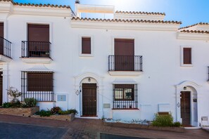 Exterior - Villa 'Stylish 3 Bed 2 Bathrooms' with Mountain View, Wi-Fi and Air Conditioning (Casares)