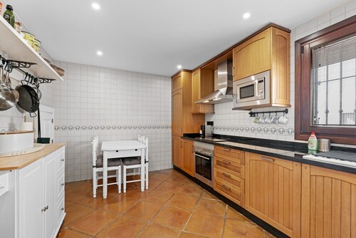 Villa 'Stylish 3 Bed 2 Bathrooms' with Mountain View, Wi-Fi and Air Conditioning