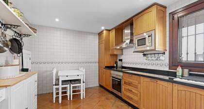 Villa 'Stylish 3 Bed 2 Bathrooms' with Mountain View, Wi-Fi and Air Conditioning