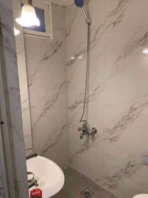 Toallas, jabón y papel higiénico