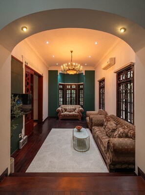 Villa superior, piscina privada | Zona de estar