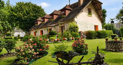 Les Bosquets Guesthouse – Charming Room in Caugé with Garden and Jacuzzi