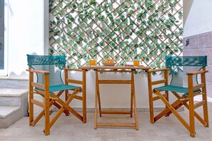 Economy Studio | Terrace/patio