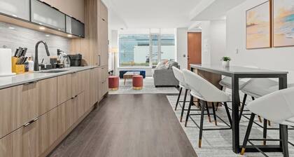 2-Storey 4BDR 3BTH Suite in Downtown Toronto