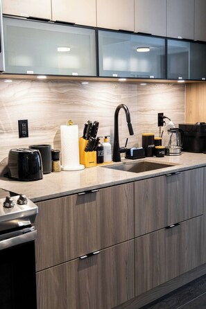 Fridge, microwave, oven, stovetop