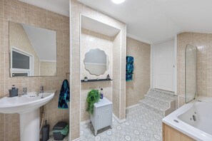 Jetted tub, hair dryer, towels, soap