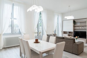 Apartment, 3 Bedrooms, Balcony | Dining room