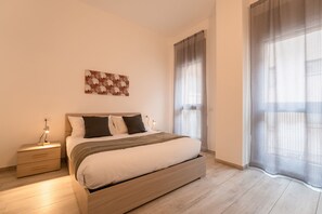 Apartment, 3 Bedrooms, Balcony | Individually furnished, iron/ironing board