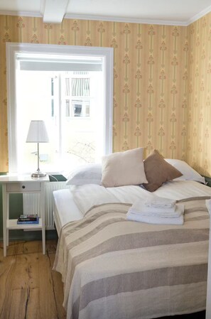 5 chambres, fer et planche à repasser, Wi-Fi, draps fournis