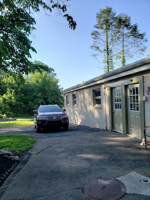 Exterior - Spacious Two Bedroom House with Golf Course Views (Dillsburg)