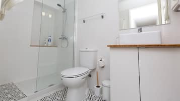 Soundproofing, iron/ironing board, free WiFi
