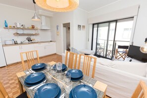 Lydisolert, strykejern/-brett og wi-fi (inkludert)