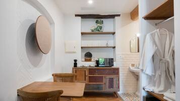 Habitación Deluxe, patio, vista al jardín | Insonorización y wifi gratis