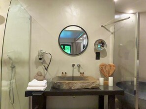 Superior Room, Patio, Garden View | Bathroom