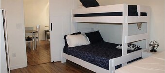 Cozy Refurbished Cottage Near Lake Shelbyville - Pet & Boat Friendly