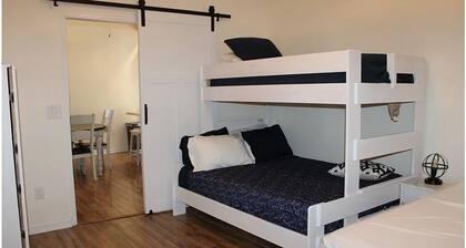 Cozy Refurbished Cottage Near Lake Shelbyville - Pet & Boat Friendly