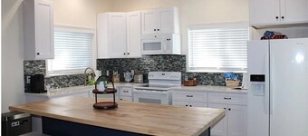 Cozy Refurbished Cottage Near Lake Shelbyville - Pet & Boat Friendly