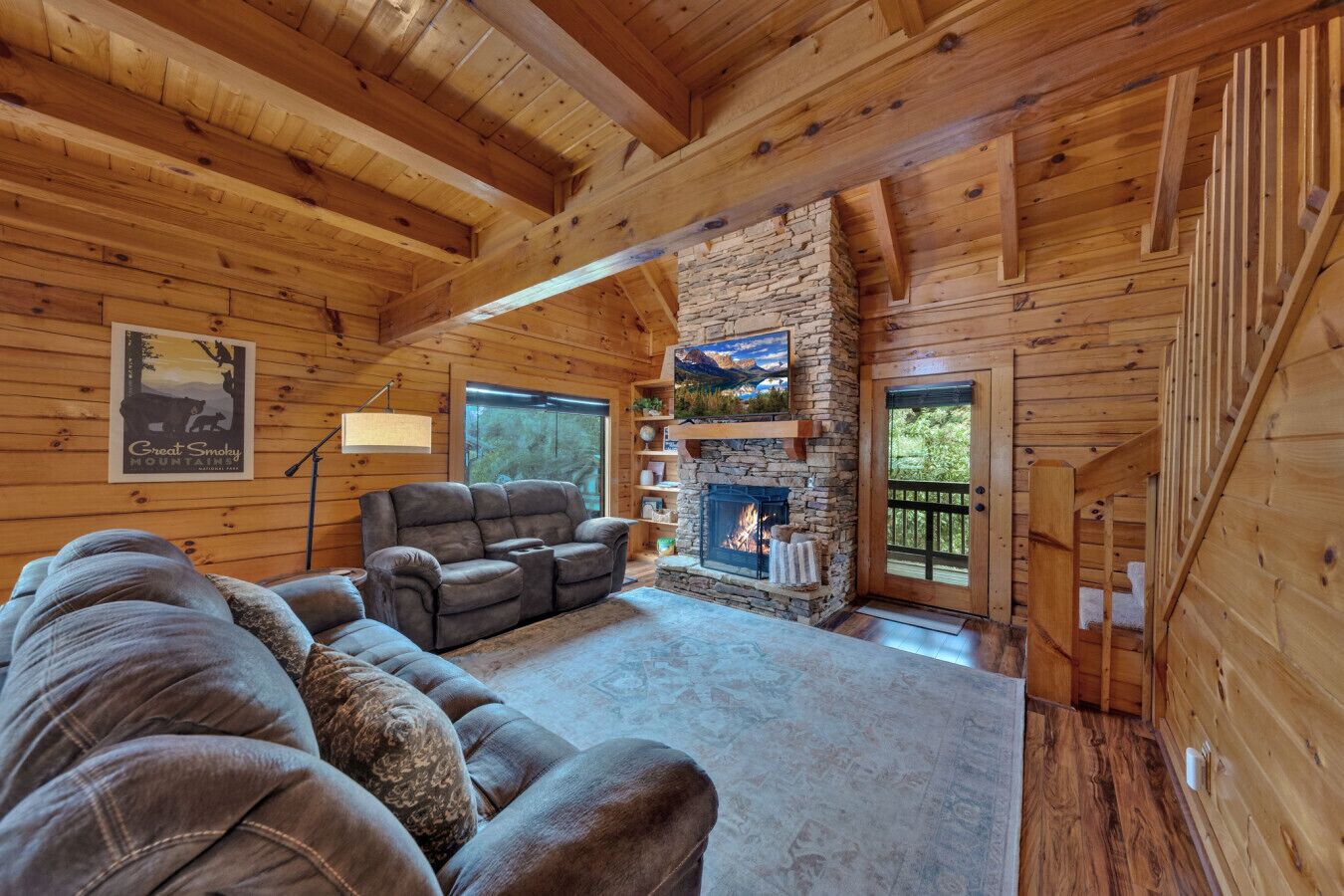 電視、壁爐、電子遊戲、足球機