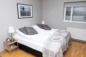 3 bedrooms, bed sheets