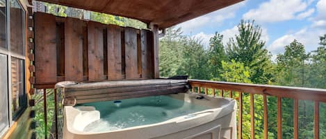 Outdoor spa tub