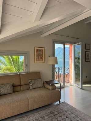 Flat-screen TV - Villa Rosa private villa-balcony, terrace, gardens, pool-fully air conditioned. (Colonno)