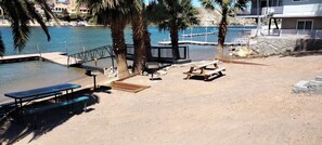 Outdoor dining - The Love Shack on the River (Bullhead City)