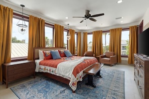 A bedroom with a bed, a desk, a chair, a TV, and a ceiling fan. - Saltwater spa & pool, Beach@3min walk, Golf cart, Elevator (Destin)