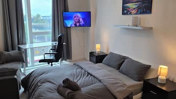 Deluxe Apartment, 3 Bedrooms, City View | Free WiFi