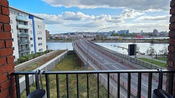 Departamento Deluxe, 3 habitaciones, vista a la ciudad | Terraza o patio