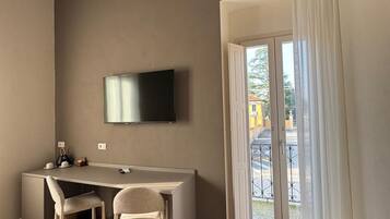 Chambre, 1 grand lit, non-fumeur, balcon