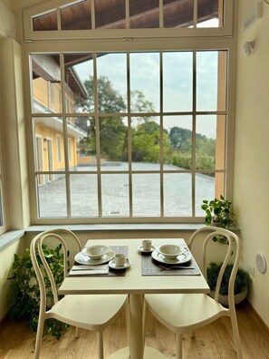 Café da manhã com buffet grátis todos os dias