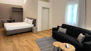 Quarto luxo, para não fumantes, banheiro privativo | Cofres nos quartos, escrivaninha, cortinas blackout, Wi-Fi de cortesia