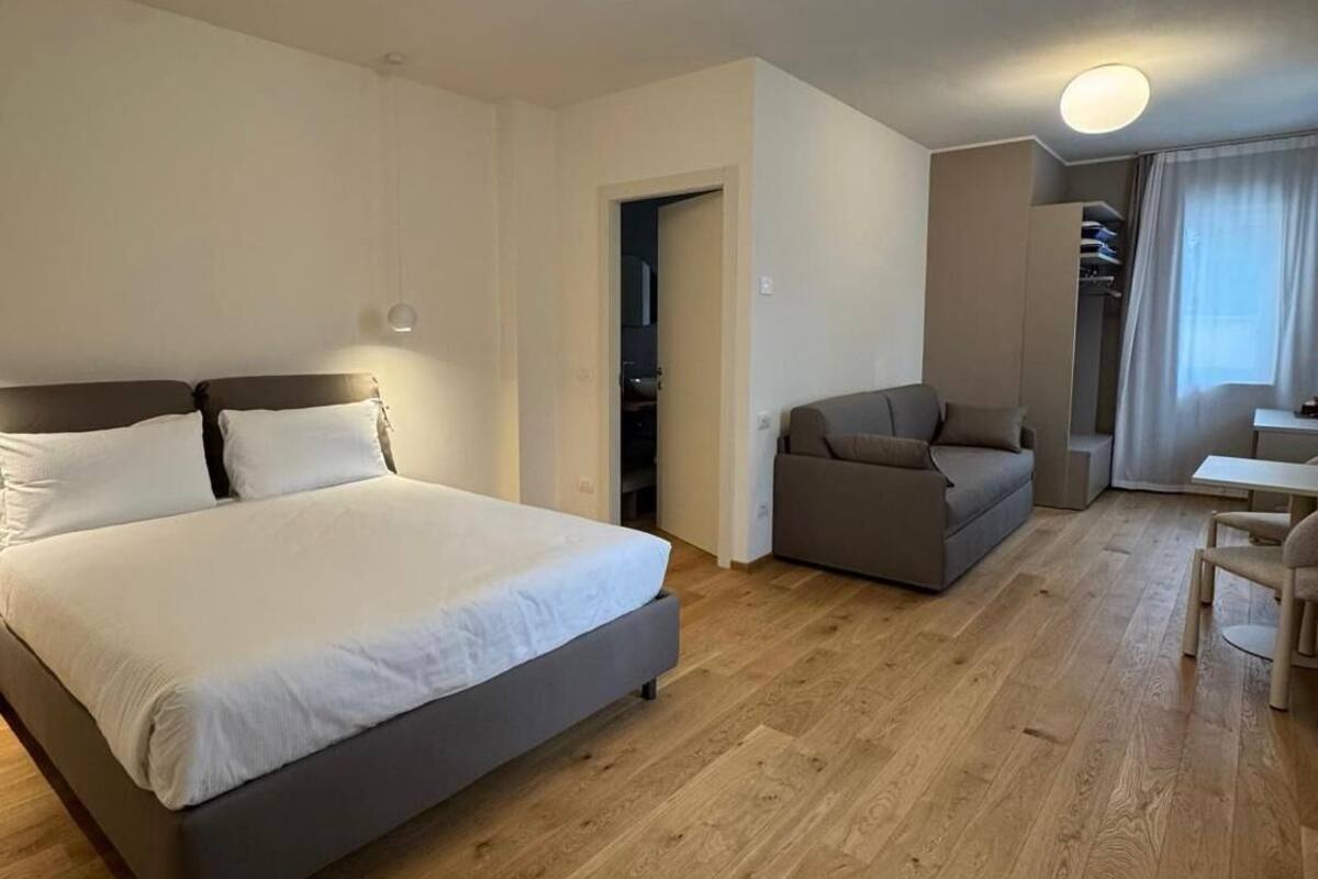 Quarto luxo, para não fumantes, banheiro privativo | Cofres nos quartos, escrivaninha, cortinas blackout, Wi-Fi de cortesia