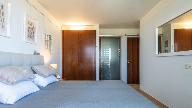 2 bedrooms, WiFi, bed sheets - Salgados Beach Paradise Apartment with Shared Pool, Wi-Fi, and Air Conditioning (Guia)