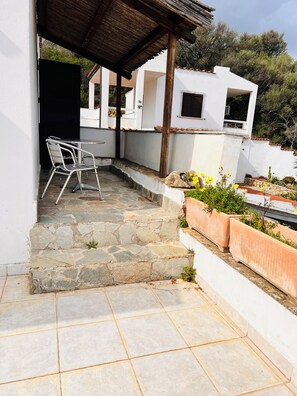 Front of property - Camera Acquario - Villa Flores (San Teodoro)