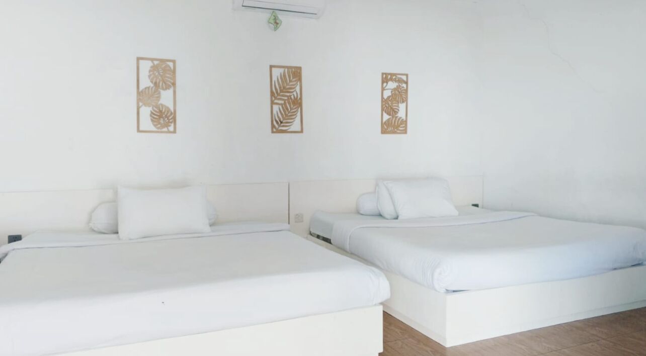 Classic Quadruple Room, Balcony, Beach View | Bed sheets