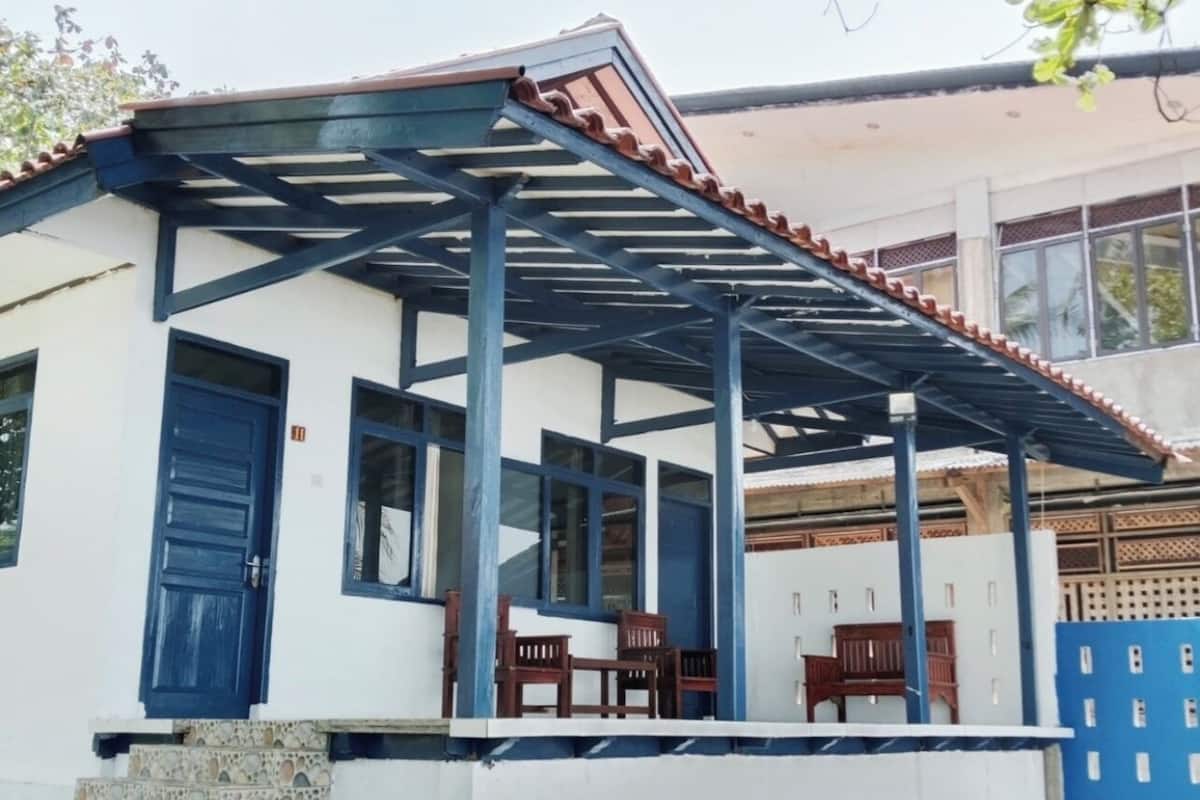 Basic Bungalow, Balcony, Beach View
