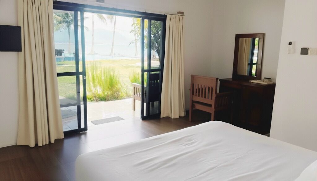 Habitación clásica doble, balcón, vistas a la playa | Ropa de cama