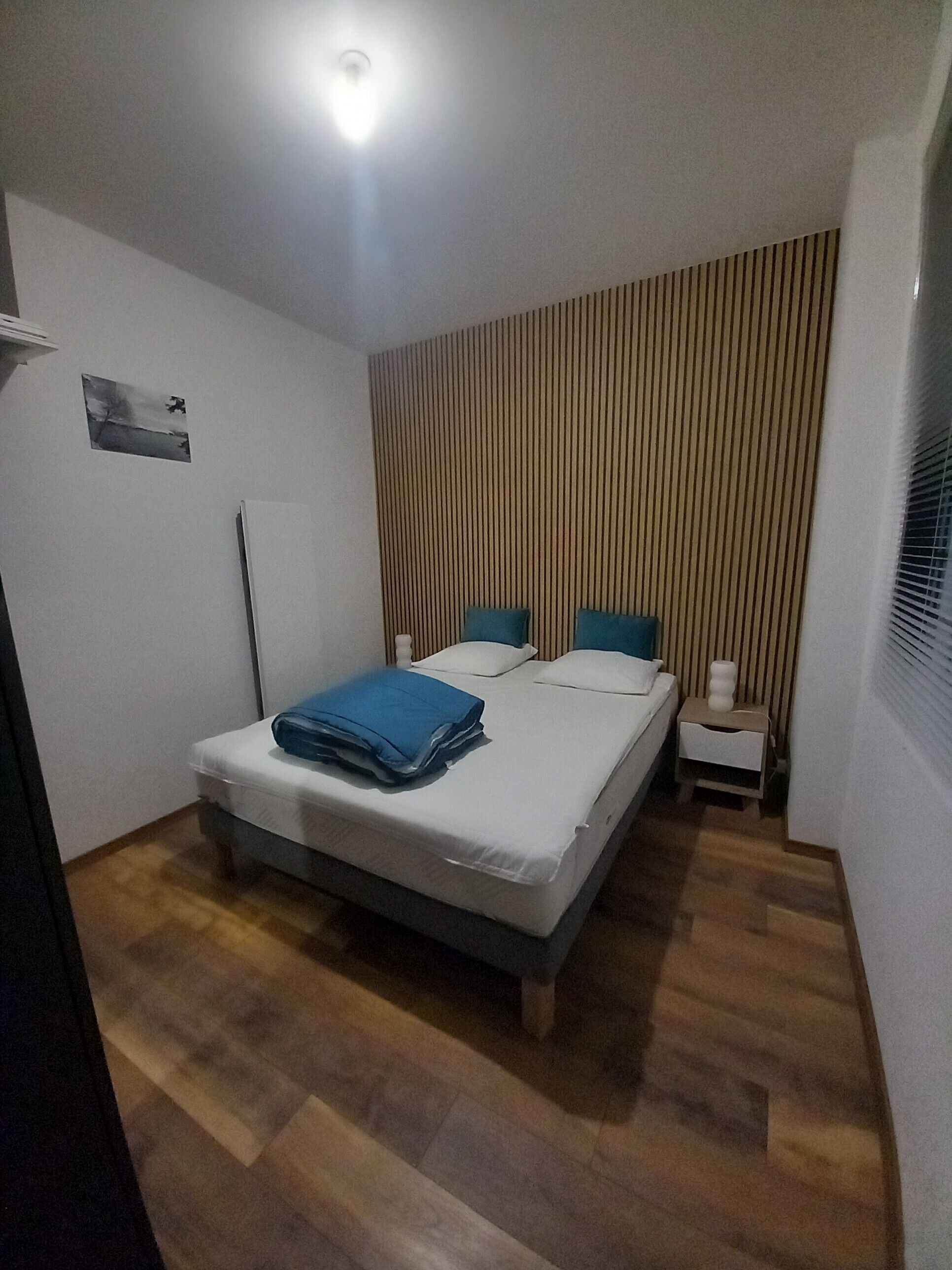 1 habitación, tabla de planchar con plancha y wifi 