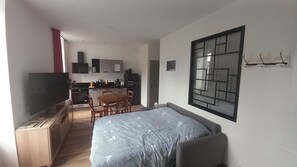 1 bedroom, iron/ironing board, WiFi - 'Au Petit Bonheur T2 4 Guests' Apartment with Mountain View and Unlimited Wi-Fi (Mont-Dore)