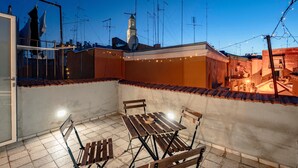 Outdoor dining - Apartment 'Dimora Oreste' with Private Terrace, Wi-Fi and Air Conditioning (Bari)
